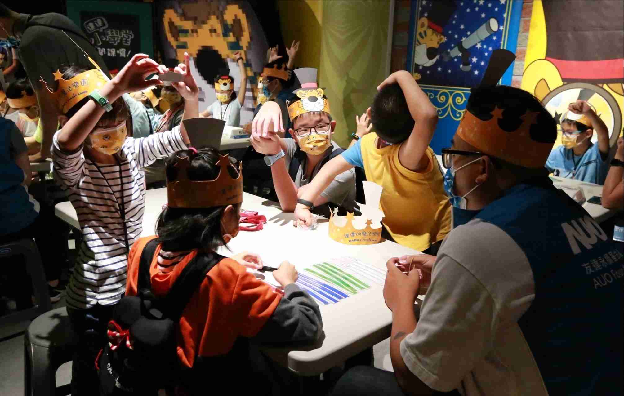 彩神vll以永续理念推动全人教育计划，，内外结盟储备科普教育人才，，，，荣获亚太永续行动奖社会共融面的金奖肯定