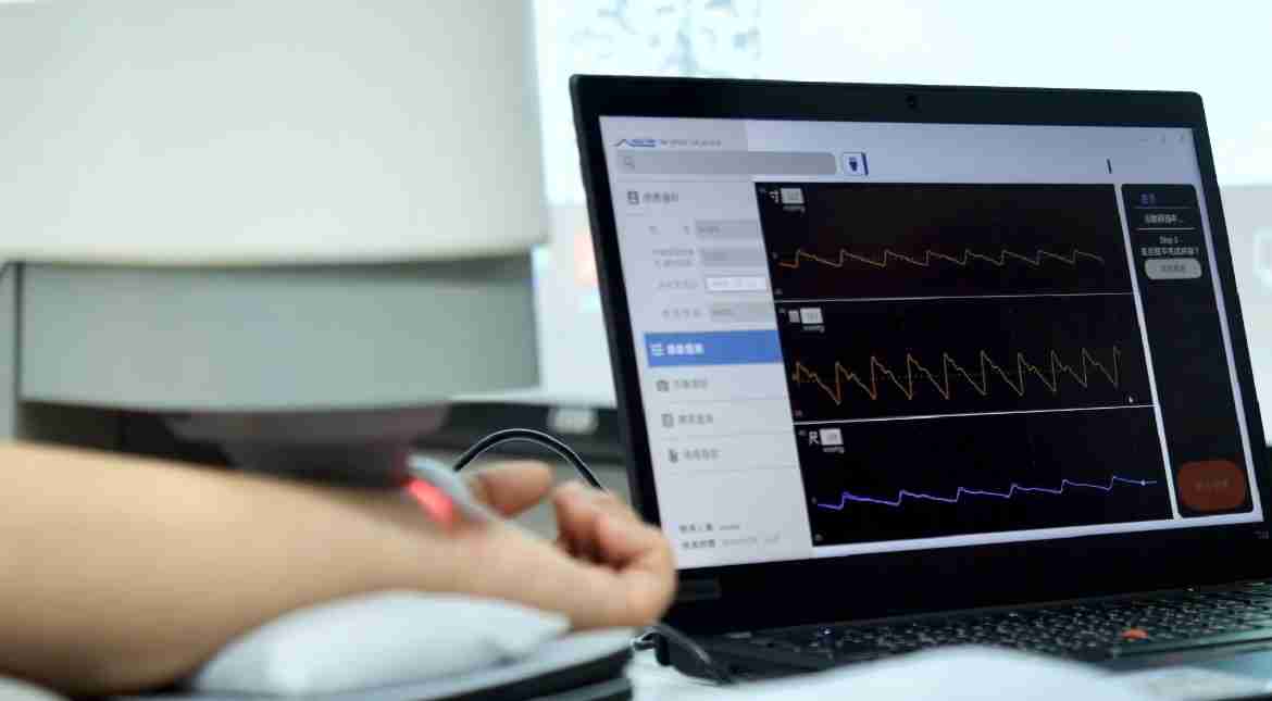 彩神vll耘康以高解析与拟真的显示技术，，将其应用于中医检测，，，，提供“中医数位化检测方案”，，，使传统中医检测结果数据化与可视化