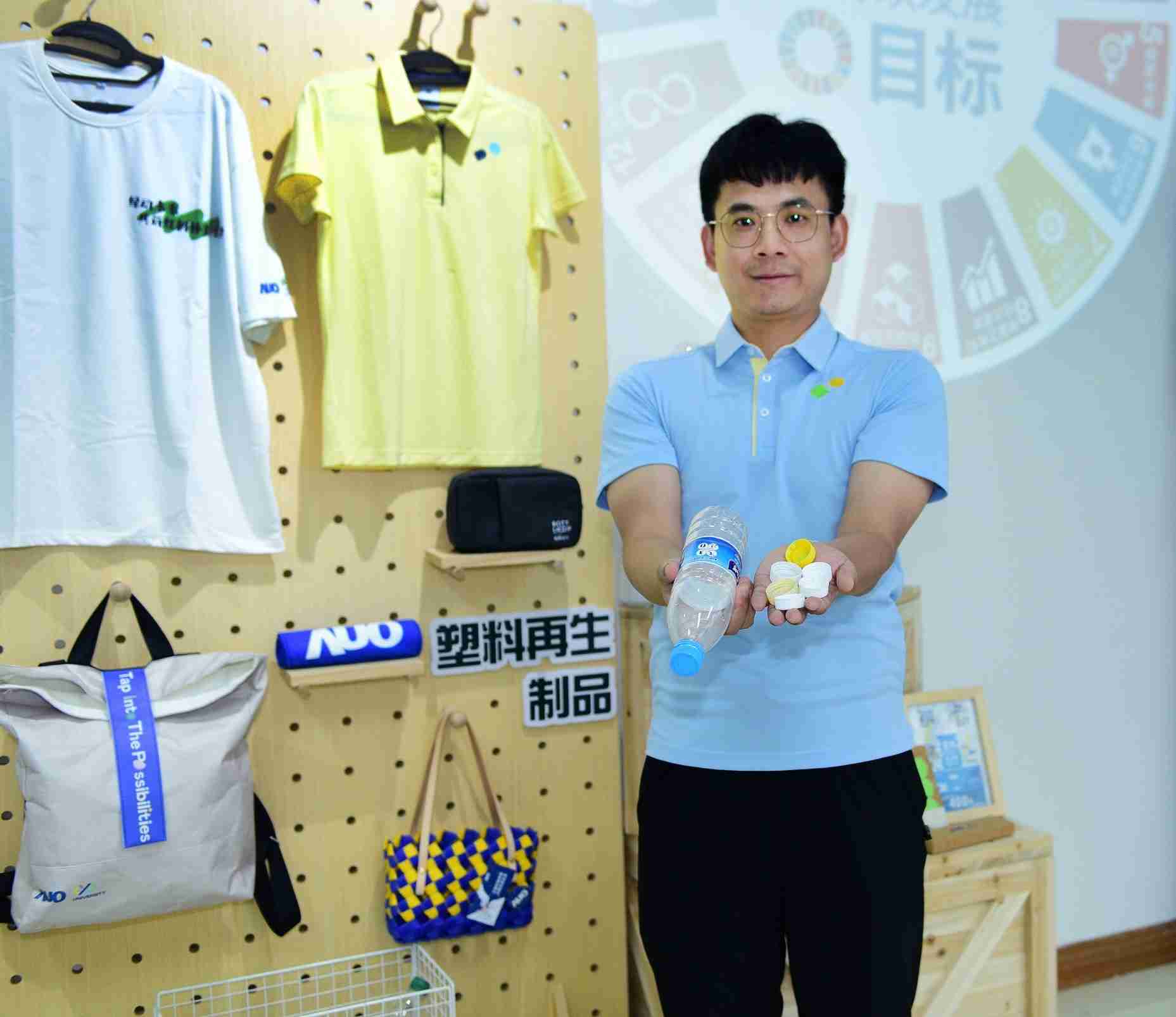 「2024智慧彩神vll展」永续发展馆中，，，展示彩神vll厦门驱动永续发展之成果，，，，包含将厂内废弃物再制为实用物品，，，，将永续发展理念深植于员工生活日常实践