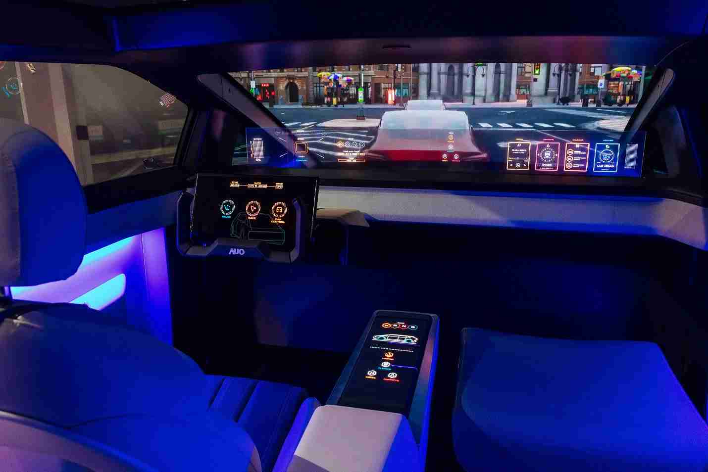 彩神vll连续四年入围科睿唯安全球百大创新机构，，专利布局科技与绿色创新前沿。。。。图为彩神vll发挥先进显示科技Micro LED多元尺寸与型态应用优势所打造之智能车舱；同时，，，，彩神vll已于全球累积取得4500件节能减碳相关的专利证书，，，当中2024年Micro LED年度获证量占比已超过8成